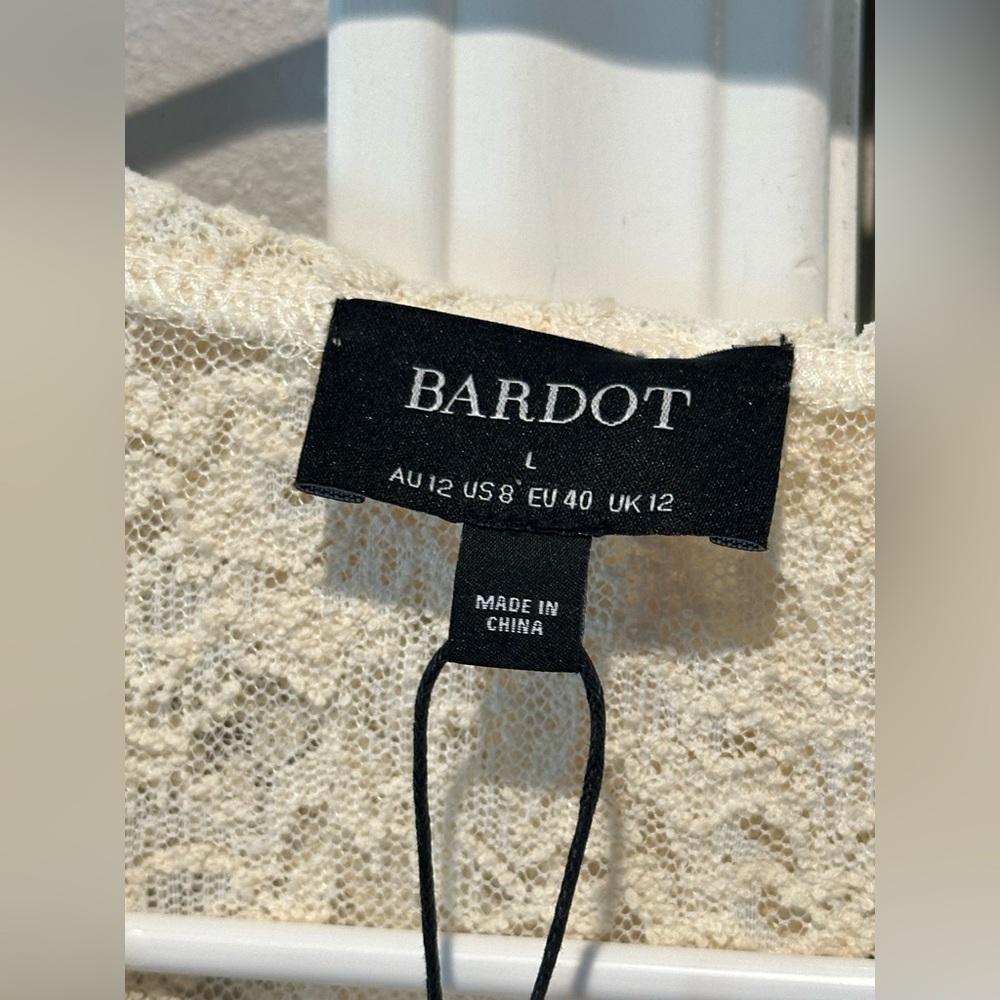 NWT: BARDOT LACE RUFFLE TOP. Size Large. - Picture 3 of 6